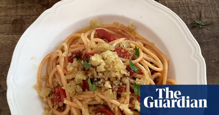 طرز تهیه ماکارونی با گوجه‌فرنگی نیمه‌خشک راشل رودی